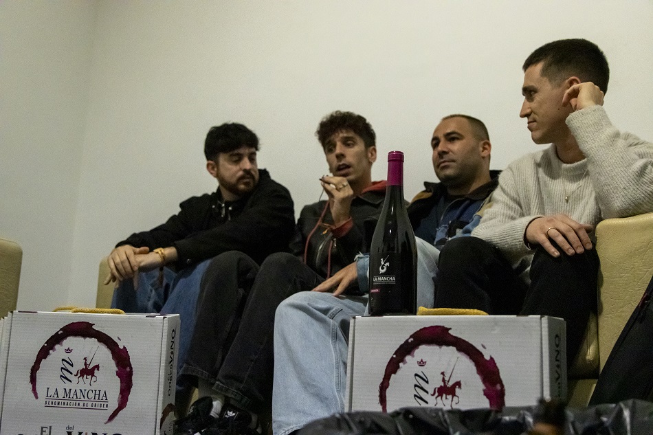 Vino y Música con el grupo Veintiuno