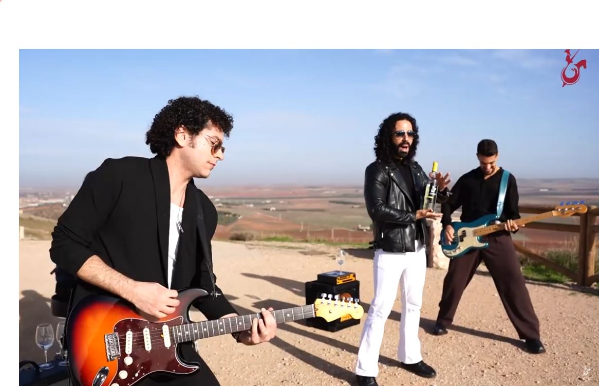 Frame-del-videoclip-de-El-regalo-de-DenisDenis